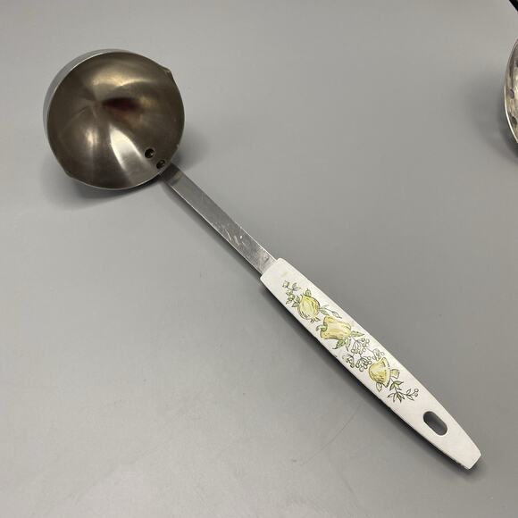 Vintage Kitchen Utensils Vegetable Mushrooms Peppers Serving Spoons Ladle Yellow - Picture 6 of 8